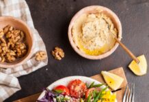 몸과 마음을 위한 다이어트와 운동 plate full of salad with spice on top of brown board