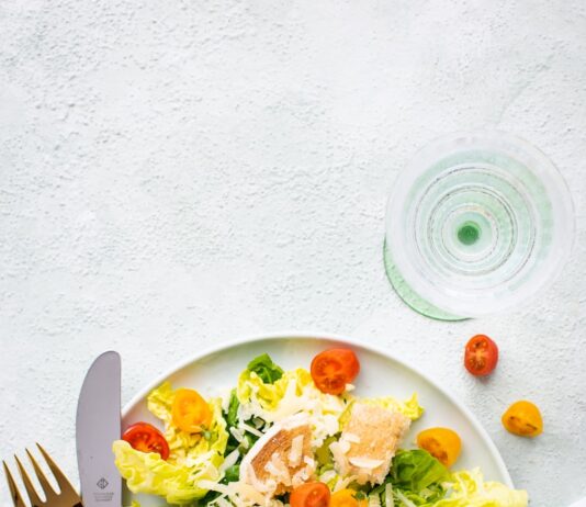 건강한 삶을 위한 식습관과 운동 vegetable salad