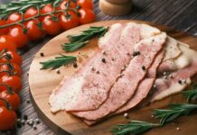 자가면역질환 건강한 식단으로 극복! raw meat on brown wooden chopping board