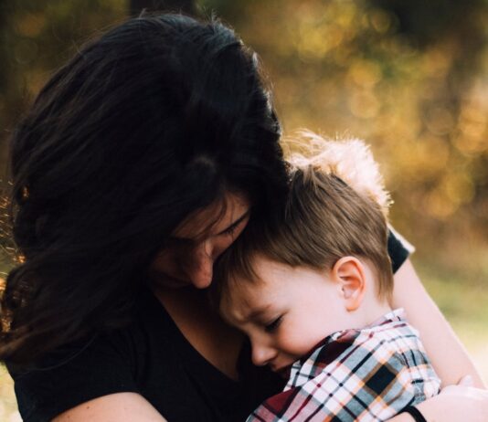 스트레스와 불안을 극복하는 감정 조절 woman hugging boy on her lap