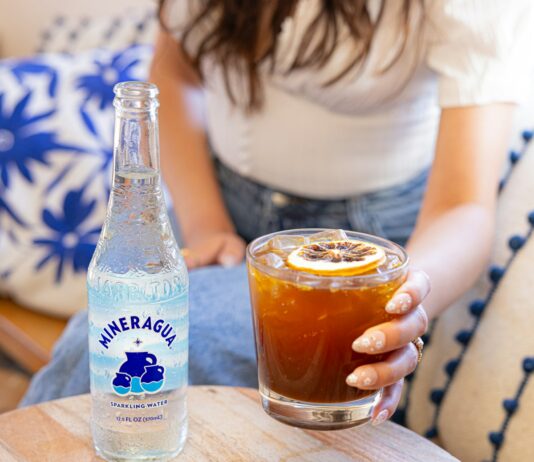 전반적인 체력 향상을 위한 건강한 식사와 운동 a woman sitting on a couch holding a glass of soda