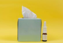 환경 속에서 실천하는 알레르기 예방 white and brown bottle beside white tissue box