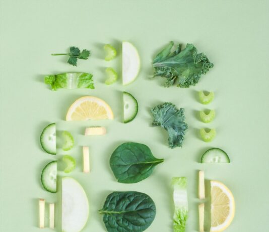 건강한 식사, 식물성 식품의 힘 sliced fruit and vegetables