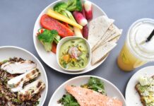 식욕 조절을 위한 과학적 접근법 flat-lay photography of assorted-variety of stir fried and vegetable foods