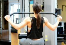 운동의 과학: 최적의 운동 루틴을 설계하는 방법 woman wearing black sleeveless top using gym equipment