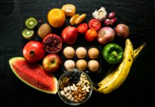 올바른 식단으로 건강을 지키자… 균형잡힌 식단의 중요성 yellow banana red apple and yellow banana fruit
