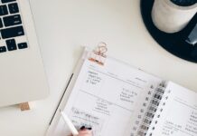 건강한 삶을 위한 일상 운동과 식단 person holding notepad and pen flat lay photography